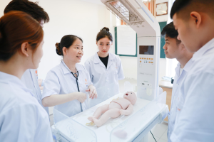 Bên cạnh kiến thức chuyên môn, ngành Y còn yêu cầu người học có những tố chất phù hợp để đáp ứng đặc thù của nghề